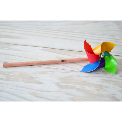 Crayon éolienne en bois à personnaliser