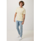 Mise en situation du t-shirt personnalisable porté par un modèle en environnement neutre