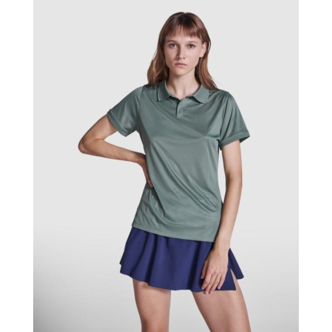 Polo publicitaire femme Tormo ROLY porté par un mannequin