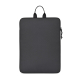 Housse noire pour ordinateur portable, présentée de dos avec poignée textile