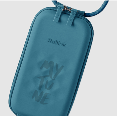 Étui personnalisable bleu en gros plan, marquage laser visible sur la face avant