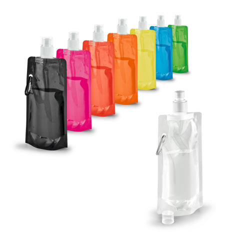 Gamme de bouteilles en PE colorées alignées, bouchons blancs et mousquetons assortis