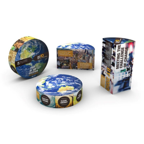 Support circulaire avec visuels de la Terre, paysages et messages environnementaux