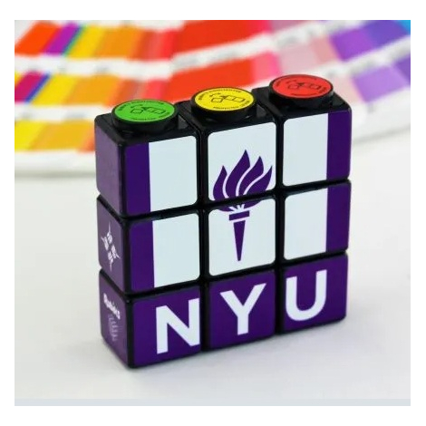 Surligneur Rubik’s noir et violet en trois modules avec bouchons rouge, jaune et vert
