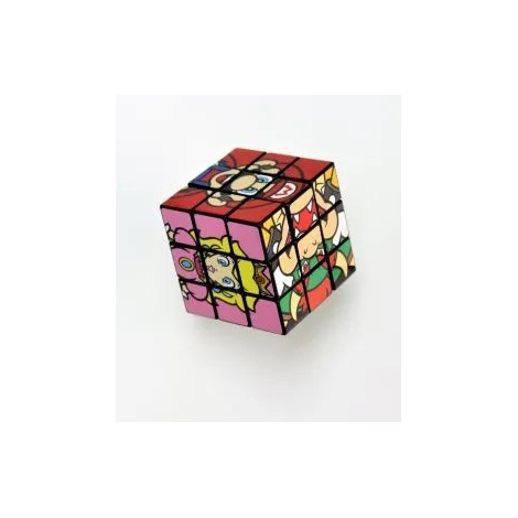 Cube illustré de personnages de jeux vidéo, visuels alignés sur chaque face
