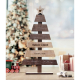 Sapin en bois placé sur une table, marquage sur deux lattes centrale