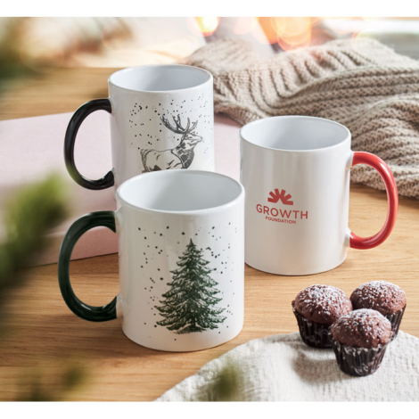 rois mugs de Noël en situation sur table avec muffins, marquage visible