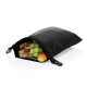 Sac à lunch noir ouvert contenant des aliments, sans marquage visible