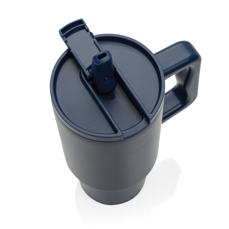 Mug bleu marine vu du dessus avec couvercle fermé et anse latérale