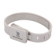 Lampe running LED gris clair en bracelet réglable avec marquage visible sur la face avant.