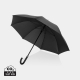 Parapluie noir ouvert vu de trois quarts avec poignée courbée, sans marquage.