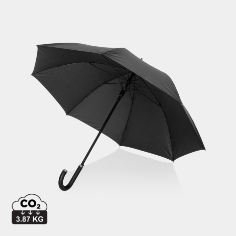 Parapluie noir ouvert vu de trois quarts avec poignée courbée, sans marquage.