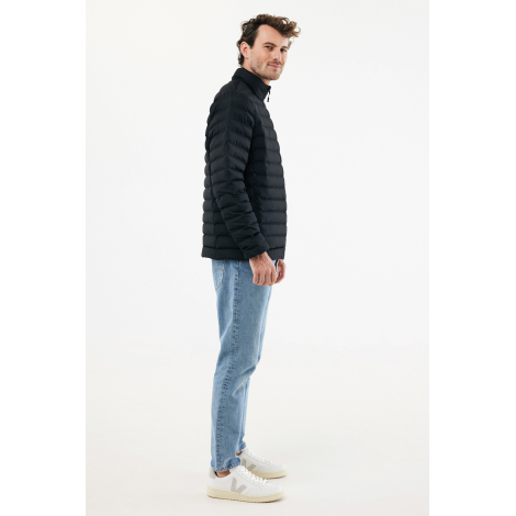 Doudoune noire portée par un modèle vue de profil, sans personnalisation.