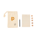 Pochette avec marquage visible en coton beige avec crayon noir, fiche de score et cinq dés en bois