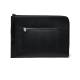 Sacoche ordinateur noire 16" avec dragonne, fermeture zippée et poche frontale horizontale, sans marquage visible.