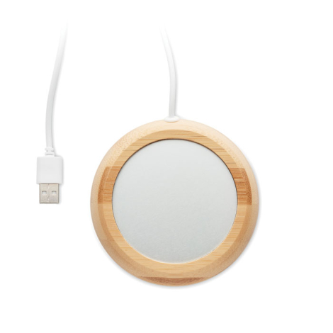 Chauffe-tasse rond en bambou vu de dessus avec câble USB connecté, sans marquage.