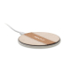 Chargeur sans fil rond en liège et textile beige avec câble USB branché, marquage visible sur le dessus.