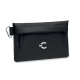 Pochette noire en polyester recyclé avec fermeture zippée et mousqueton, marquage visible sur la face avant.