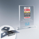 Trophée rectangulaire en verre transparent sur socle, face avant visible