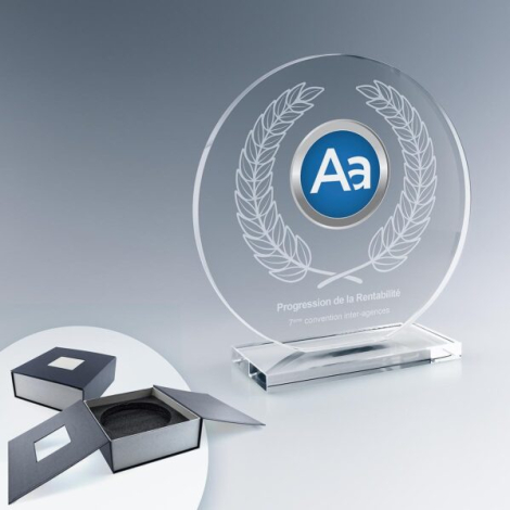 Deuxième visuel du trophée rond en verre sur socle, présenté de face