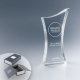 Trophée en verre incurvé élancé en coffret rigide, marquage gravé en face avant.