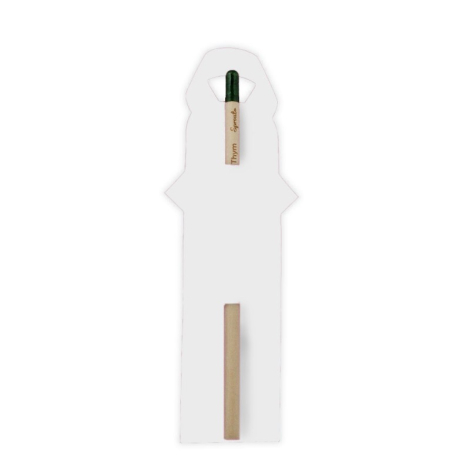 Crayon à graines dans un étui ruban blanc en carton, sans marquage visible.