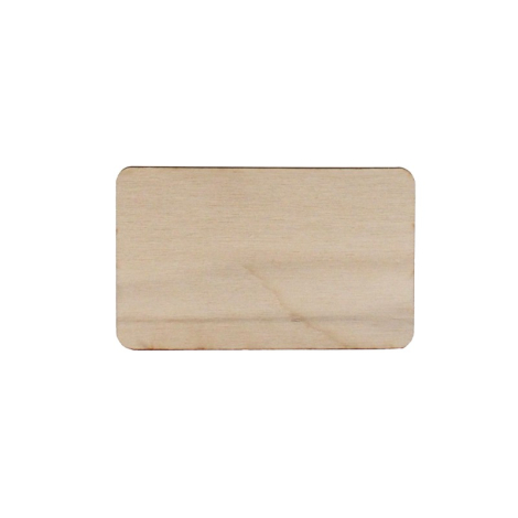 Badge rectangulaire en bois clair avec angles arrondis, sans personnalisation visible.
