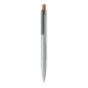 Stylo bille gris en aluminium recyclé, vu de face avec clip sombre et bouton poussoir en liège, marquage visible sur le corps.