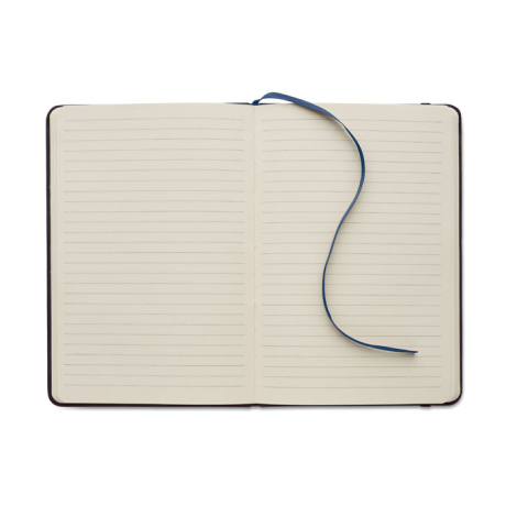 Carnet A5 ouvert avec pages lignées crème et ruban marque-page bleu, sans personnalisation visible.
