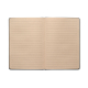 Carnet A5 ouvert montrant des pages lignées beige, sans personnalisation visible.