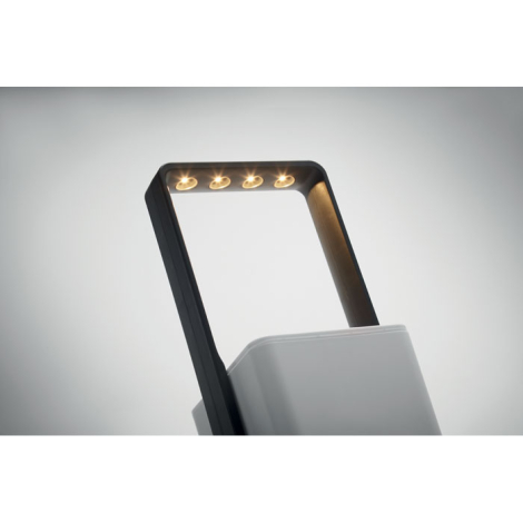 Vue rapprochée de l’arceau noir avec quatre LED allumées intégrées dans la partie supérieure.