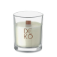 Bougie en cire végétale blanche dans un pot en verre transparent avec mèche en bois, marquage visible sur la face avant.