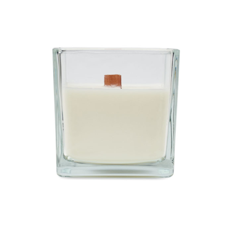 Bougie blanche en cire végétale dans un pot carré en verre transparent, vue de face.