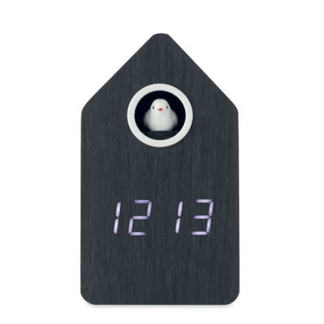 Réveil en MDF foncé vu de face avec affichage LED blanc et oiseau du coucou placé dans l’ouverture circulaire.