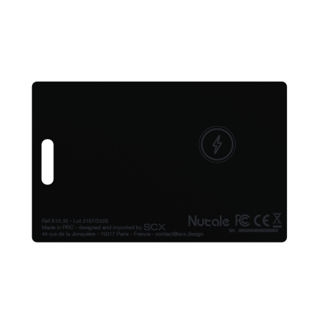 Carte noire rectangulaire vue de dos avec inscriptions techniques en bas de surface