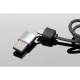 Gros plan d’un connecteur USB argenté relié au câble tressé noir, sans marquage visible.