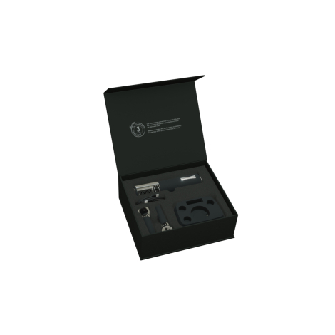 Coffret noir ouvert avec tire-bouchon électrique et accessoires de service rangés dans une mousse, sans personnalisation visible