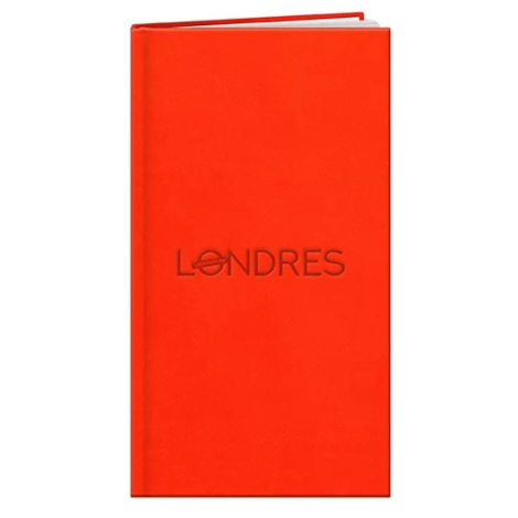 Agenda rigide rouge au format vertical, marquage en relief centré sur la couverture.