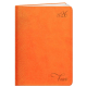 Agenda rigide orange vu de face, marquage en relief en haut à droite et en bas de la couverture. Agenda rigide orange vu de face, marquage en relief en haut à droite et en bas de la couverture.