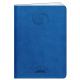 Agenda rigide bleu vu de face, coins arrondis et marquage en relief en haut et en bas de la couverture. Agenda rigide bleu vu de face, coins arrondis et marquage en relief en haut et en bas de la couverture.