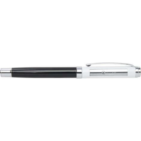Stylo roller noir et argent vu de côté, marquage visible sur le corps.