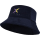 Chapeau bob en velours côtelé bleu marine présenté de trois quarts avec marquage visible sur la calotte avant.