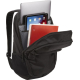 Sac à dos noir ouvert avec ordinateur, tablette et carnet visibles à l’intérieur, sans marquage.