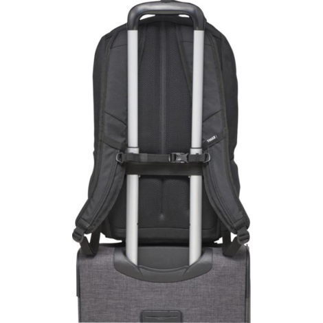 Vue arrière du sac à dos fixé sur une valise via la sangle de maintien, sans personnalisation.
