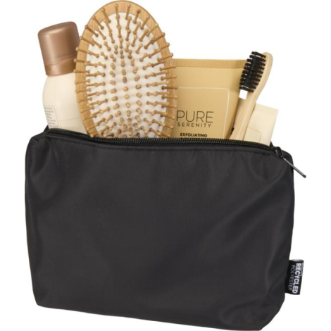 Trousse noire ouverte contenant des produits de soin et accessoires, sans marquage visible.