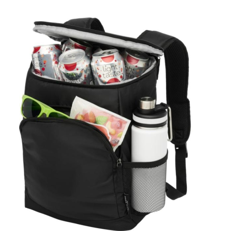 Sac à dos noir ouvert avec contenu visible à l’intérieur (canettes, bouteille, accessoires), sans marquage.