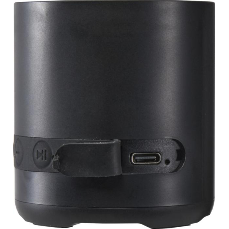 Vue rapprochée du bas de l’enceinte montrant les boutons de commande et le port USB-C, sans personnalisation visible.