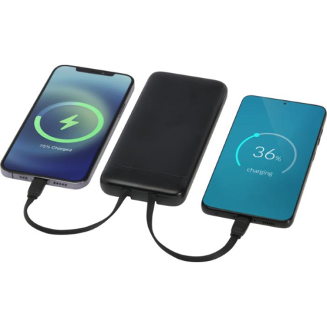 Batterie noire reliée à deux smartphones via ses câbles plats intégrés, sans marquage visible.