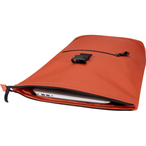 Sac à dos orange vu de dessus, ouvert, laissant apparaître un ordinateur portable à l’intérieur. Aucune personnalisation visible