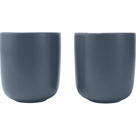 Deux tasses en céramique gris bleuté, vues de face et présentées côte à côte. Aucune personnalisation visible. Deux tasses en céramique gris bleuté, vues de face et présentées côte à côte. Aucune personnalisation visible.